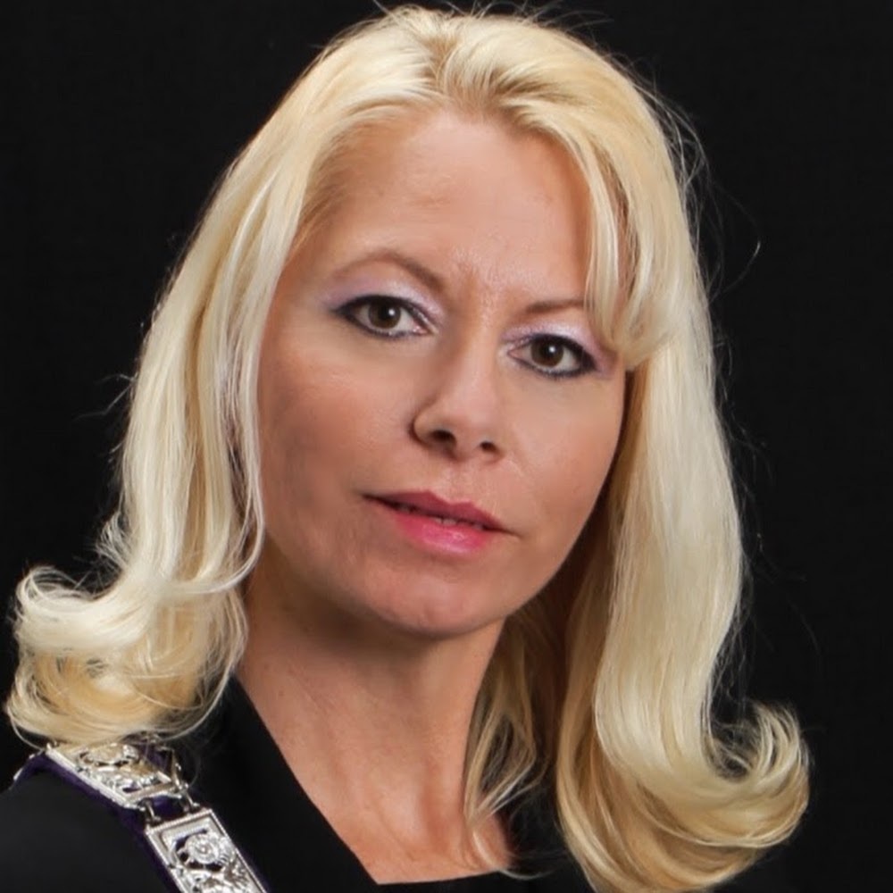 Meet your Posher, Nita